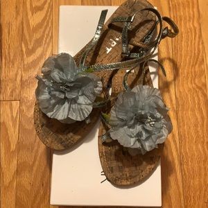 Report Cobb Pewter 9 ❤️ adorable sandals